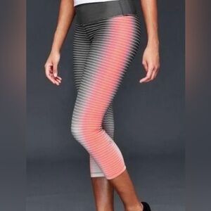 Gap Leggings Cropped Striped Workout Yoga Ombré Striped Size Small EUC Yoga